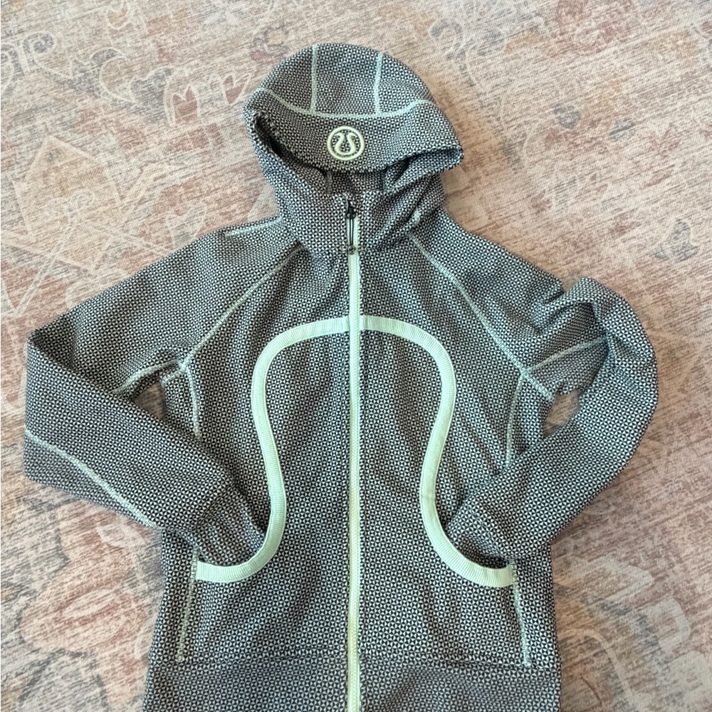 LULULEMON  athletica women’s  Hooded Zip Jacket in Black with Light Green Trim